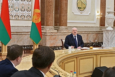Лукашенко собрал совещание с руководителями дипломатических представительств Беларуси