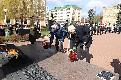 Мемориальную доску непокоренной подпольщице и партизанке Розалии Фридзон открыли в Барановичах