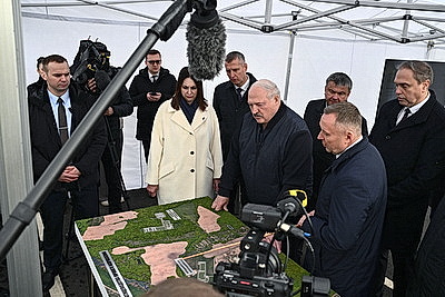 Лукашенко ознакомился с развитием в Беларуси птицеводческой отрасли