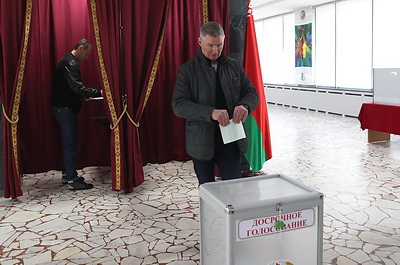 Белорусские хоккеисты проголосовали на выборах Президента