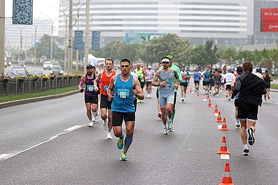 Около 1800 участников из шести стран вышли на старт полумарафона One Run в Минске