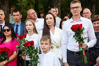 Участники Дня белорусской письменности почтили память защитников и мирных жертв ВОВ