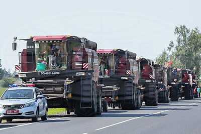 В Могилевской области началась переброска сельскохозяйственной техники