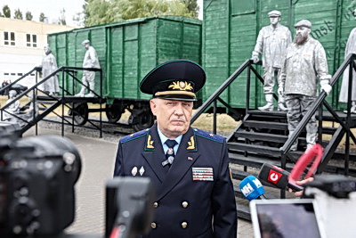 \"Это был не лагерь, а фабрика смерти\". В Тростенце открыли памятный знак жертвам геноцида