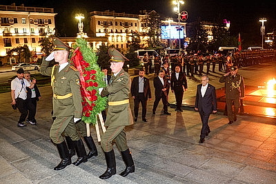 Президент Ирана возложил венок к монументу Победы в Минске