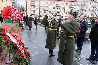Созидание в единстве и мире. Представители Брянской области почтили память героев Победы в Гомеле