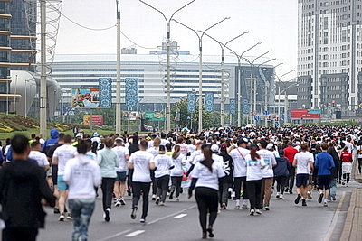 Около 1800 участников из шести стран вышли на старт полумарафона One Run в Минске