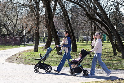 Весенний день в городах Беларуси