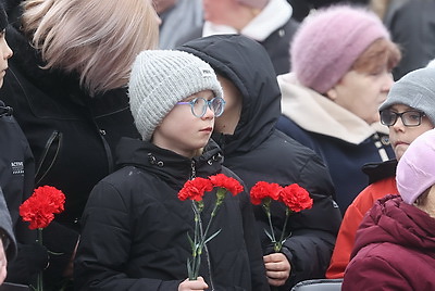 \"Каждый камень, каждый метр земли пропитан страданием\". В Озаричах почтили память жертв лагеря смерти