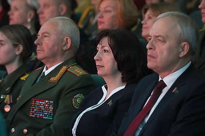 Хренин: День защитников Отечества - всенародный праздник, олицетворяющий нерушимую связь поколений