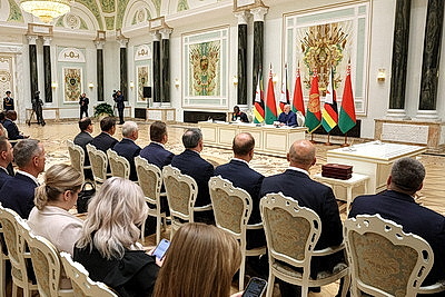 Беларусь и Зимбабве подписали пакет документов по итогам переговоров Лукашенко и Мнангагвы