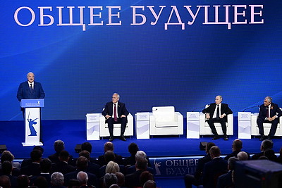 Лукашенко и Путин приняли участие в союзном форуме \"Великое наследие - общее будущее\" в Волгограде