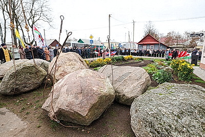 Валуны из Бешенковичей передали для памятника морякам в Санкт-Петербурге