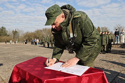В Гродно военнообязанные запаса, призванные на сборы, присягнули на верность Беларуси и народу