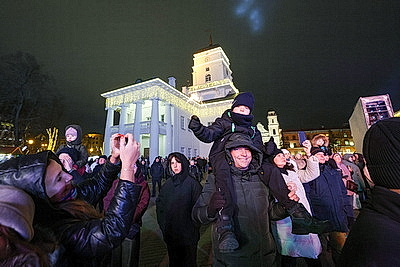 Новогодняя атмосфера и сказочные герои в ярких спектаклях: праздничные локации Минска