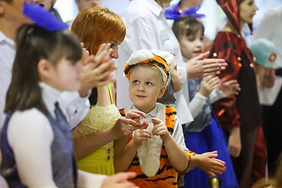 Детская площадка в подарок. Шулейко поздравил воспитанников пансионата \"Васильки\" в Щучинском районе