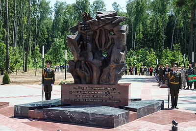Швед на открытии памятного знака жертвам геноцида в Могилеве: здесь наша скорбь и дух непокоренного народа