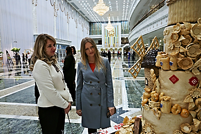 Работники холдинга \"БЕЛСТРОЙЦЕНТР\" посетили с экскурсией Дворец Независимости