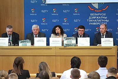 Любить профессию, работать на результат. В БГТУ прошла диалоговая площадка со студентами