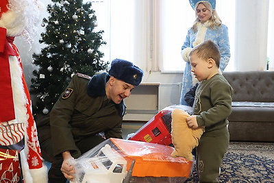 Воспитанников Кобринской детской деревни поздравили с Новым годом