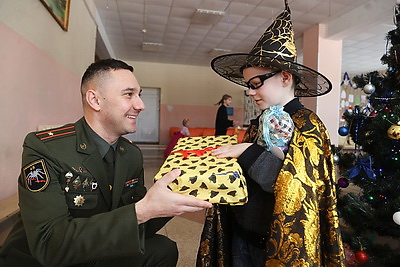 Воспитанников Кобринской детской деревни поздравили с Новым годом