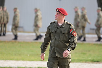 300 военнослужащих внутренних войск простились с боевым знаменем