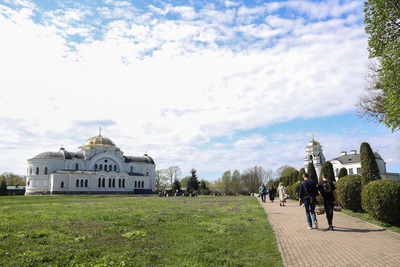 Накануне Пасхи белорусы освящают куличи в храмах и костелах