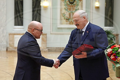 Лукашенко вручил первые Государственные знаки качества в истории суверенной Беларуси