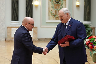 Лукашенко вручил первые Государственные знаки качества в истории суверенной Беларуси