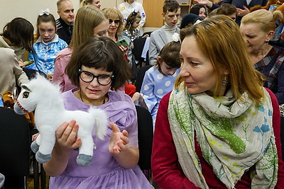 Подарки в рамках акции \"Наши дети\" вручили воспитанникам ЦКРОиР Первомайского района Минска