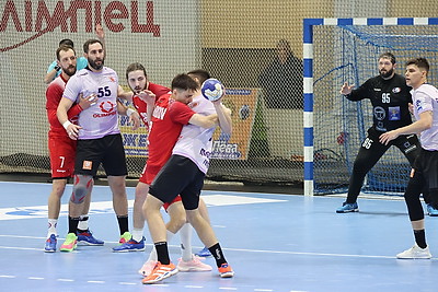 \"Чеховские медведи\" победили гандболистов \"Машеки\" в SEHA-лиге