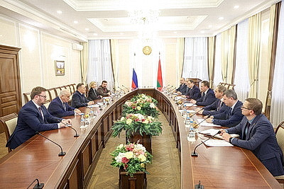 В правительстве состоялась встреча с генеральным директором российской госкорпорации \"Росатом\"