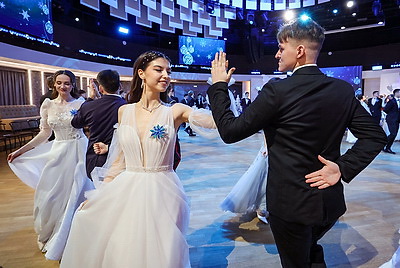 \"Атмосфера сказки!\". Более 40 пар кружились в танце на студенческом балу в Витебске