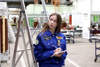 Новый опыт и проверка возможностей. Студотрядовцы работают на минских заводах