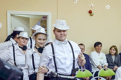 Воспитанники центра коррекционно-развивающего обучения в Гомеле принимали подарки в ходе акции \"Наши дети\"