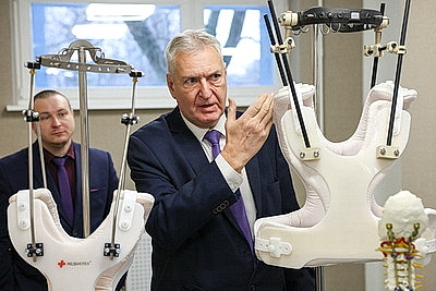 \"Здесь работают настоящие волшебники\". Сергеенко поздравил детей в РНПЦ травматологии и ортопедии