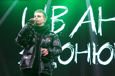 Интерактивные площадки и концерт блогеров: \"Марафон единства\" завершается в столице