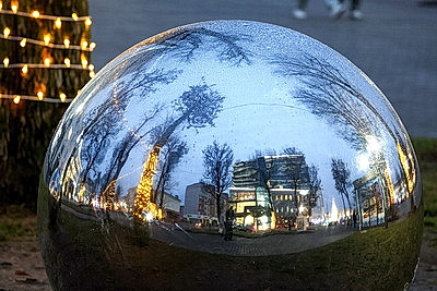 Праздничная атмосфера царит на улицах белорусских городов