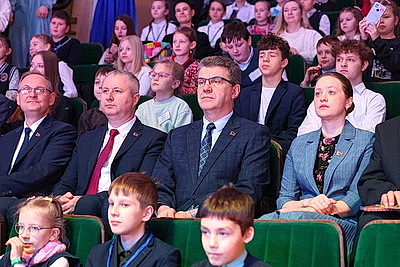 Зимняя сказка на манеже. Благотворительное представление для детей из Минска прошло в Белгосцирке