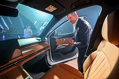 \"БЕЛДЖИ\" презентовал первый белорусский гибрид BELGEE X80 PHEV