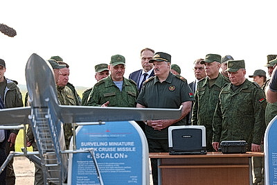 Лукашенко доложили о создании в Беларуси войск беспилотников
