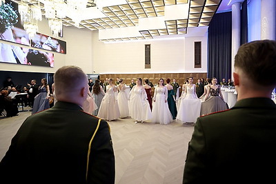 Офицерский бал прошел в Брестском академическом театре драмы
