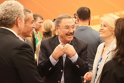 \"Лiстапад\": специальный приз Президента Беларуси присужден китайскому режиссеру Чжан Чжуну