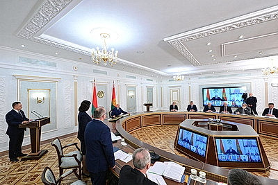 Лукашенко проводит селекторное совещание по уборочной кампании