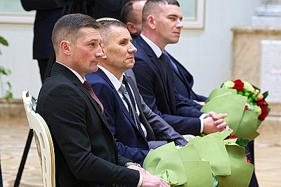 Лукашенко вручил награды заслуженным аграриям Беларуси