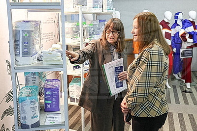 Средства гигиены, специальная обувь и одежда. Что предлагают предприятия \"Беллегпрома\" для людей с инвалидностью