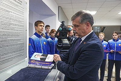 Новая традиция и стимул для молодежи. Бокий и Домрачева внесены в Книгу почета Минспорта