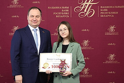 Победителей конкурса видеоблогеров \"Деньги имеют значение\" наградили в Нацбанке