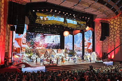 Лукашенко: страна всегда сильна традициями, одна из них в Беларуси - новогодние поздравления детей