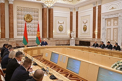 О смыслах Дня народного единства. Лукашенко проводит большую встречу с идеологическим активом и экспертами